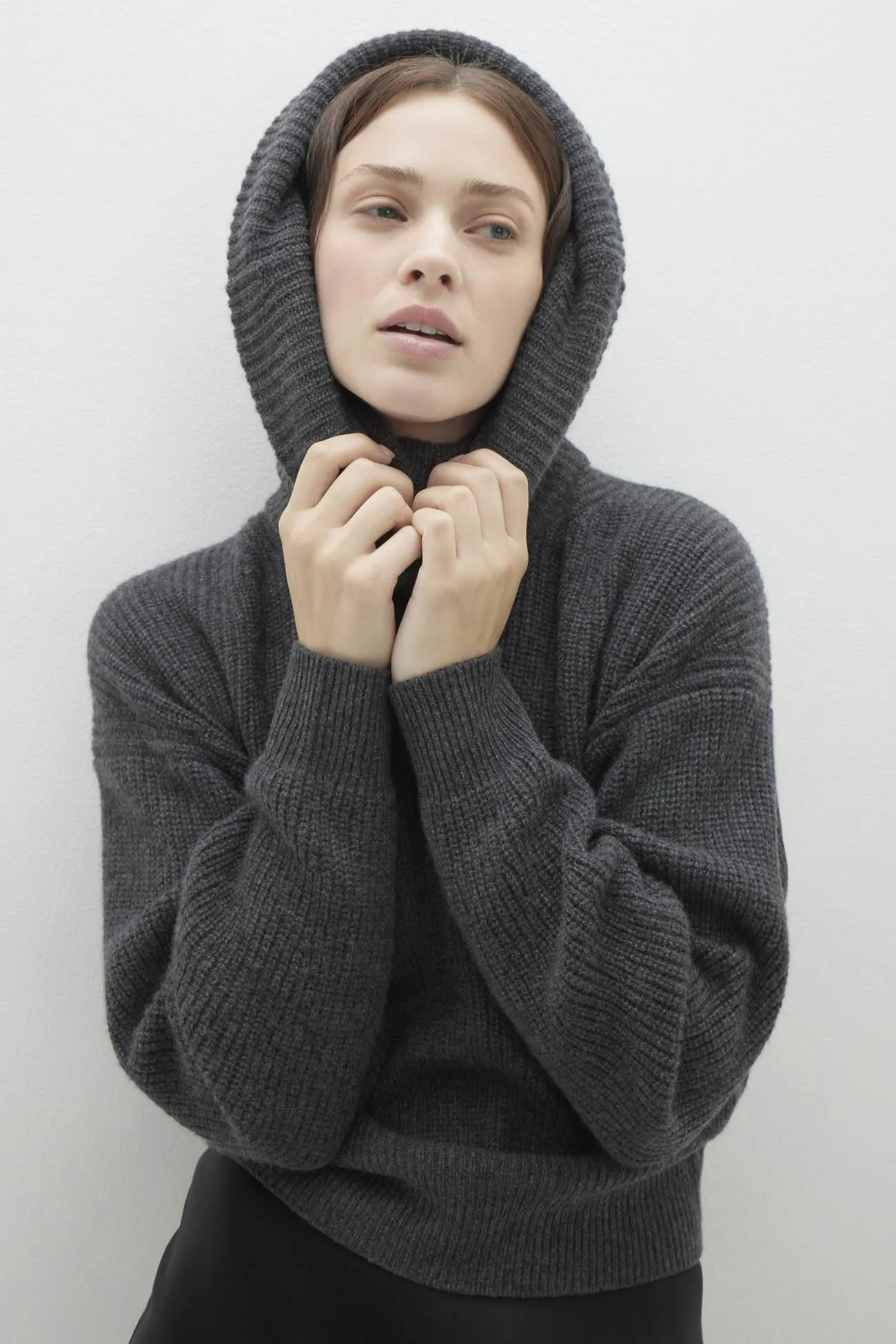 ALAYAH CASHMERE TURTLENECK SWEATER