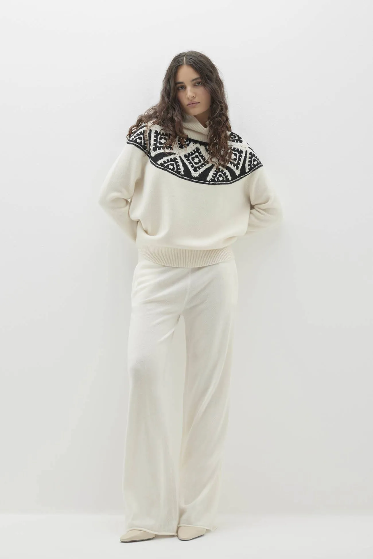 OONA CASHMERE BLEND TURTLENECK SWEATER